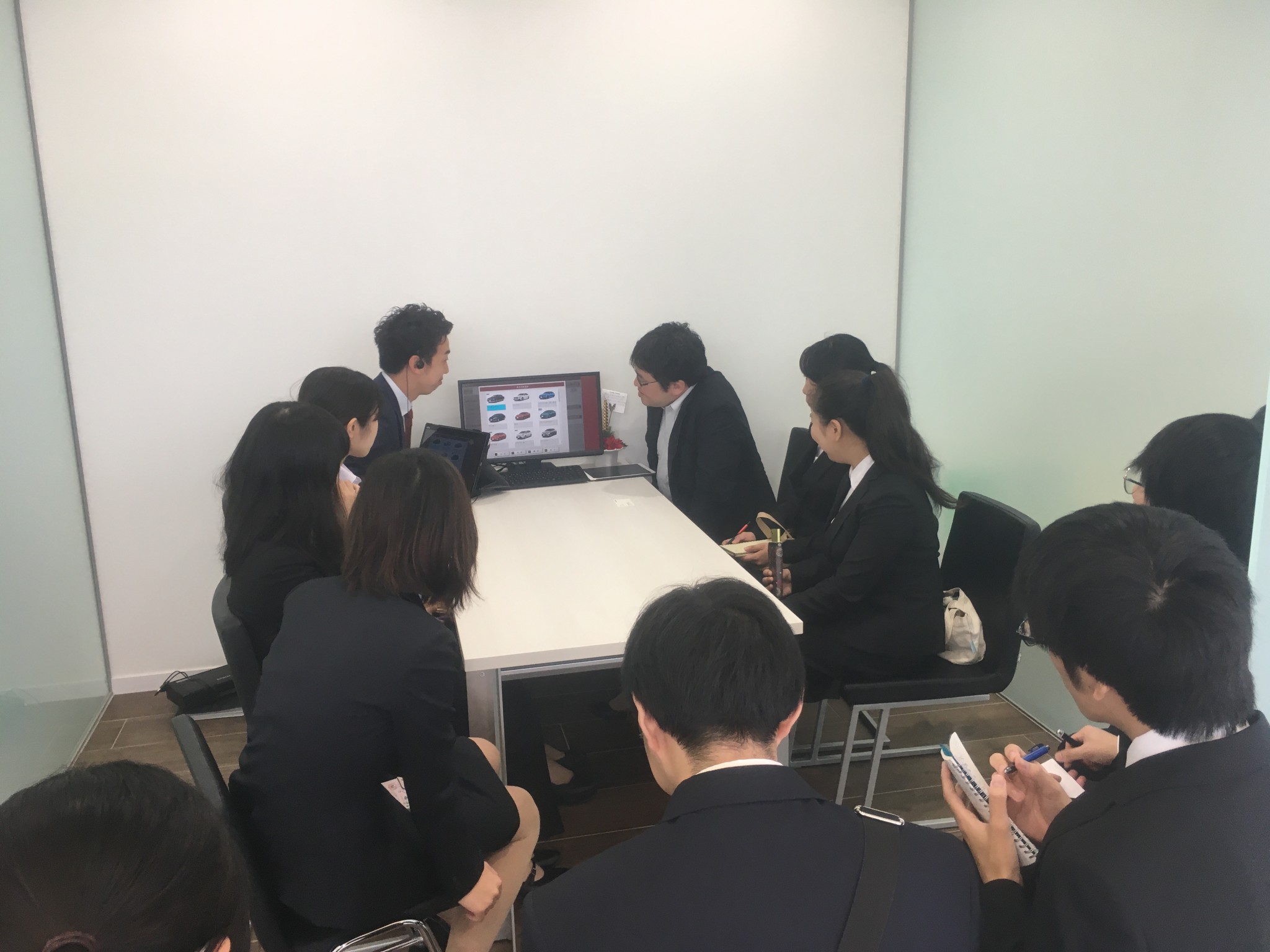 群馬大学 社会情報学部のみなさんが来店しました 前橋下小出店 Gtoyota Com 群馬トヨタ